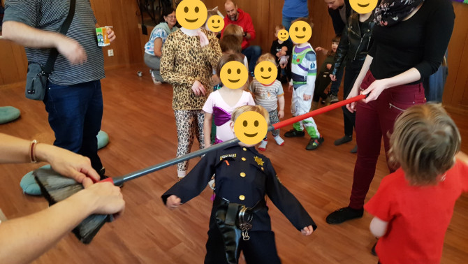 Limbózás az UHU családi farsangján
